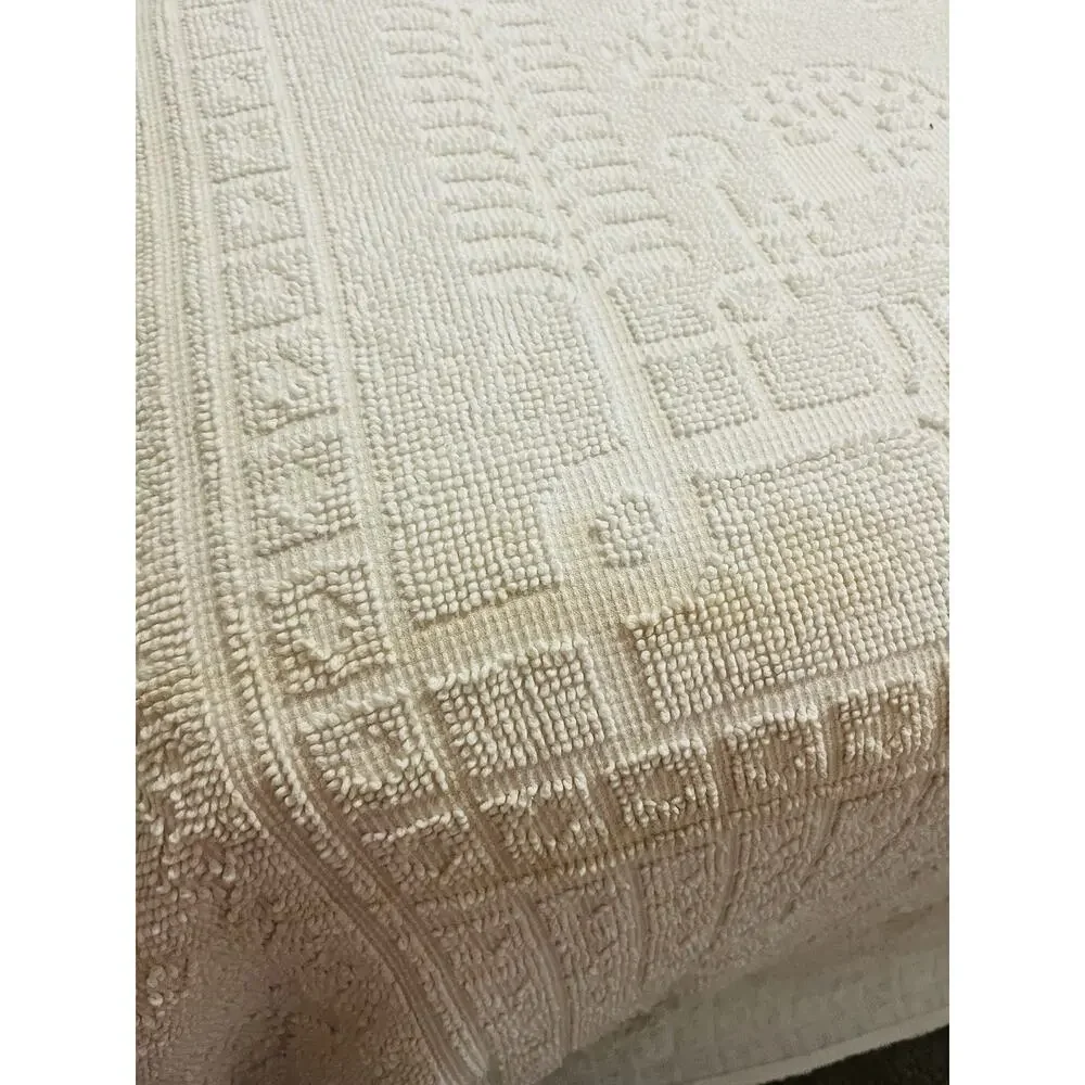 Vintage Chenille Bedspread Blanket Fringe White Cotton Cottage 120